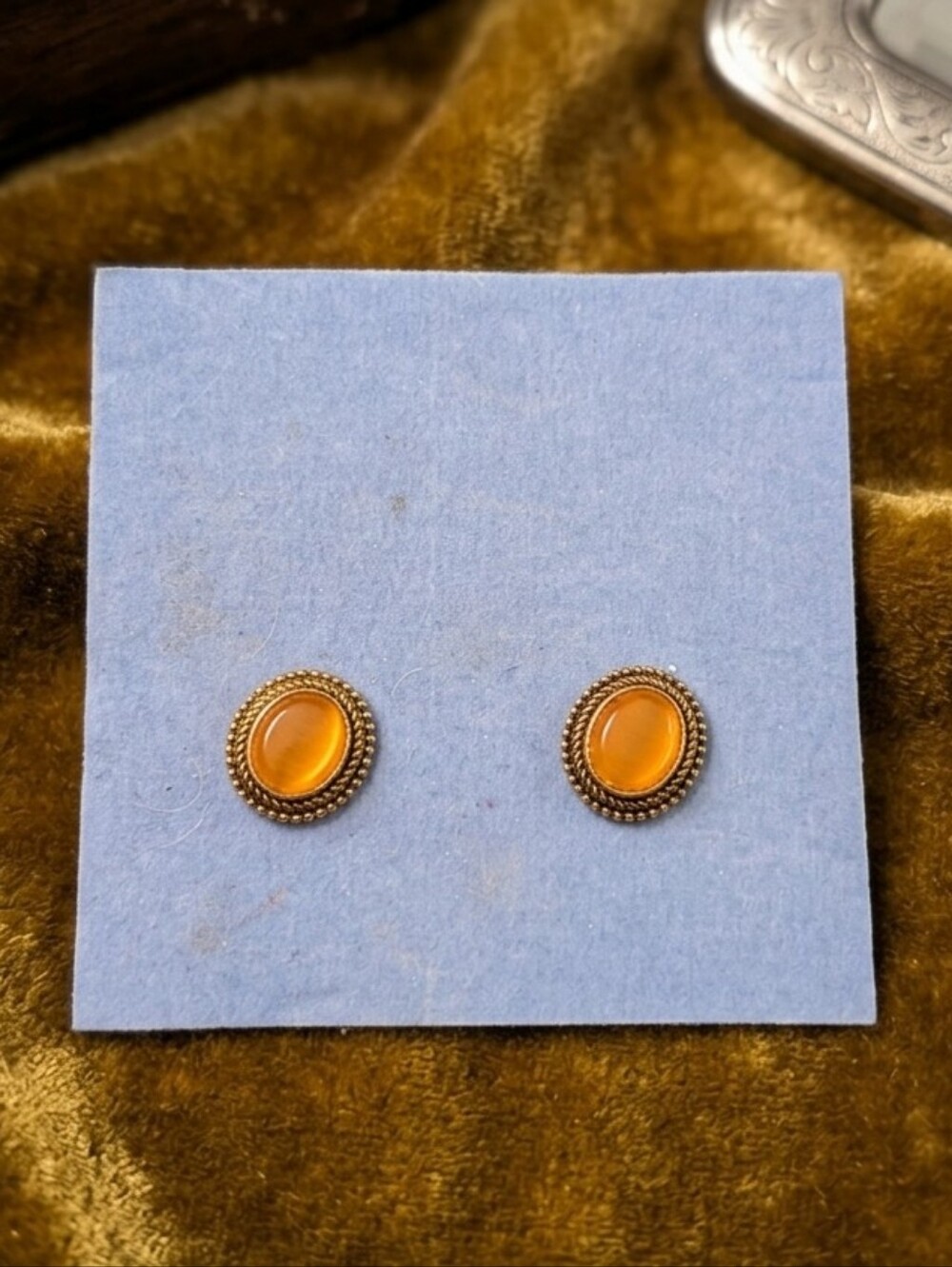 Avon Vintage 1990's NWOT Gold-Tone Orange Oval Stud Earrings